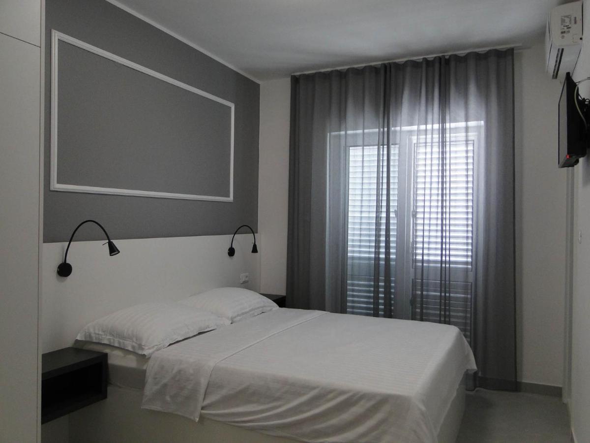 Rooms Tepli Bok Primosten Bagian luar foto