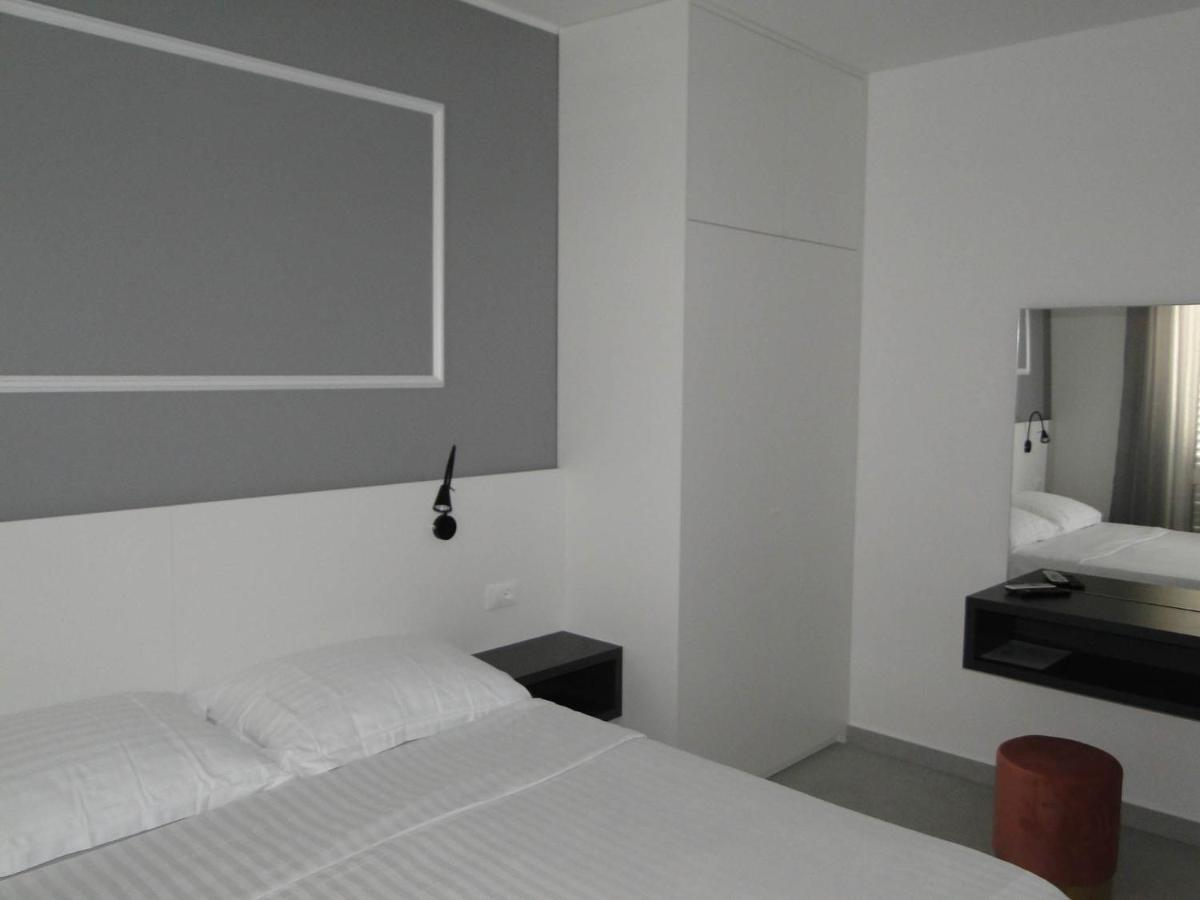 Rooms Tepli Bok Primosten Bagian luar foto